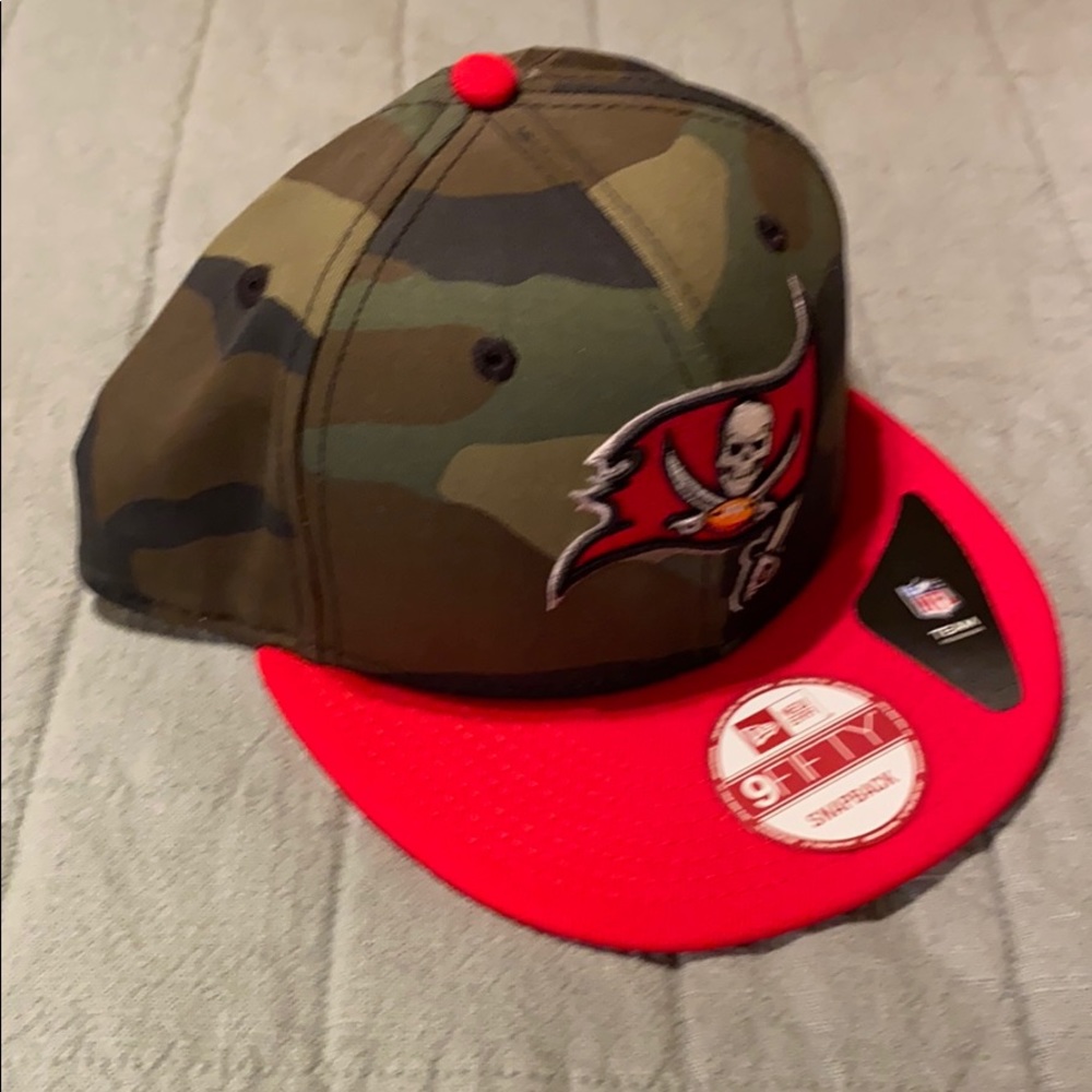 New Era Tampa Bay Buccaneers SnapBack (like new)